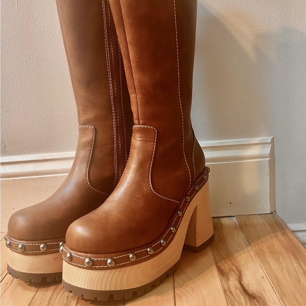 Delia’s Poetic Edge Brown/Tan knee boot 8M NWB!